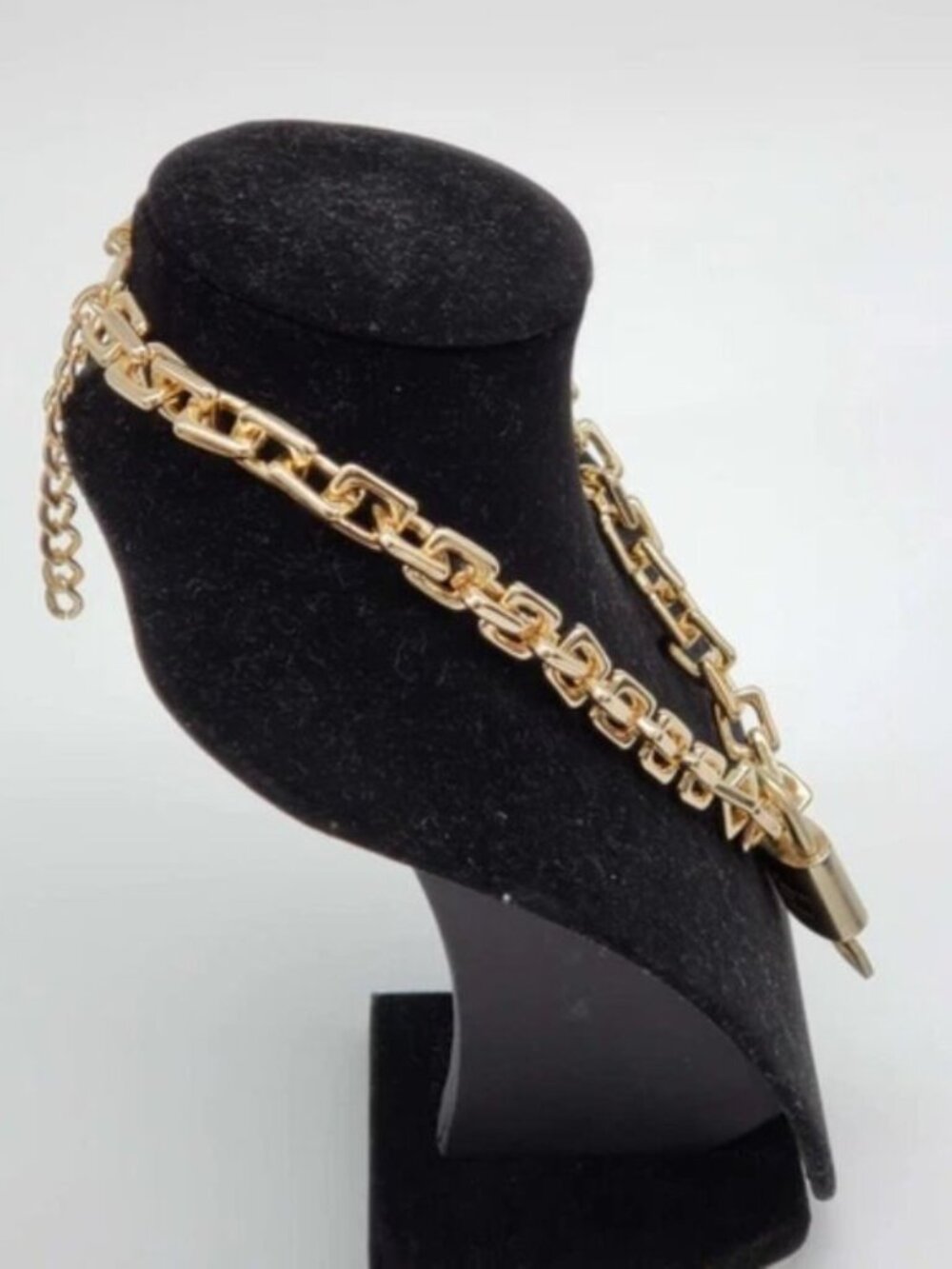 Gold-Plated Necklace with Authentic Louis Vuitton Padlock - Picture 3 of 7